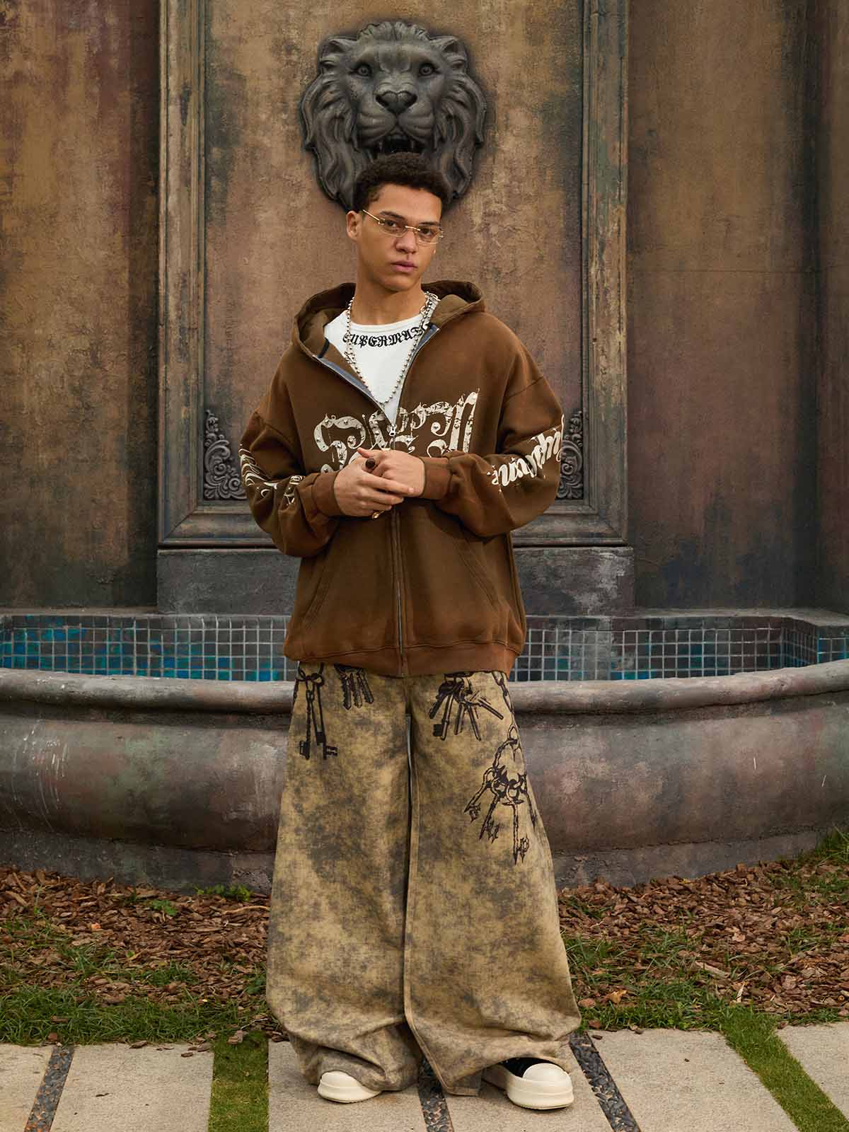 Distressed Chain And Key Print Baggy Pants - Image 7