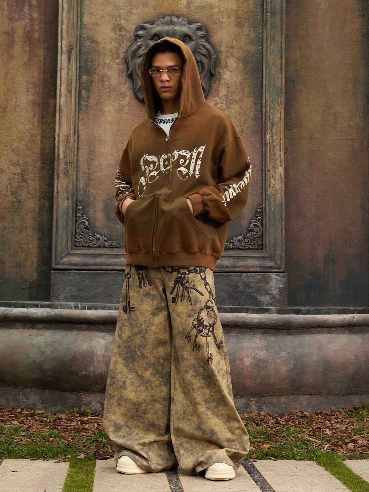 Distressed Chain And Key Print Baggy Pants - Image 8