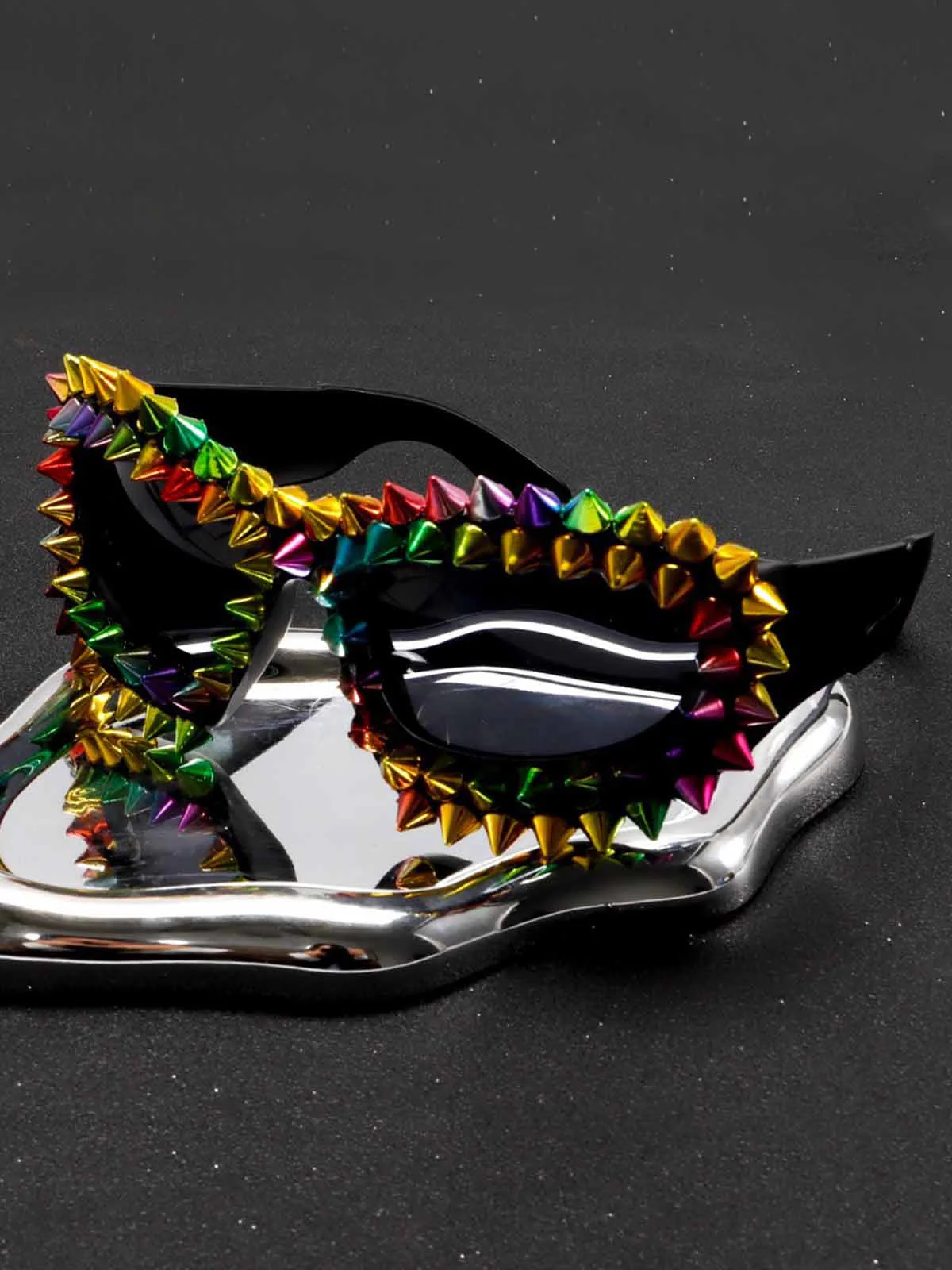 Retro High-Street Multicolor Spike Studded Sunglasses - Image 5