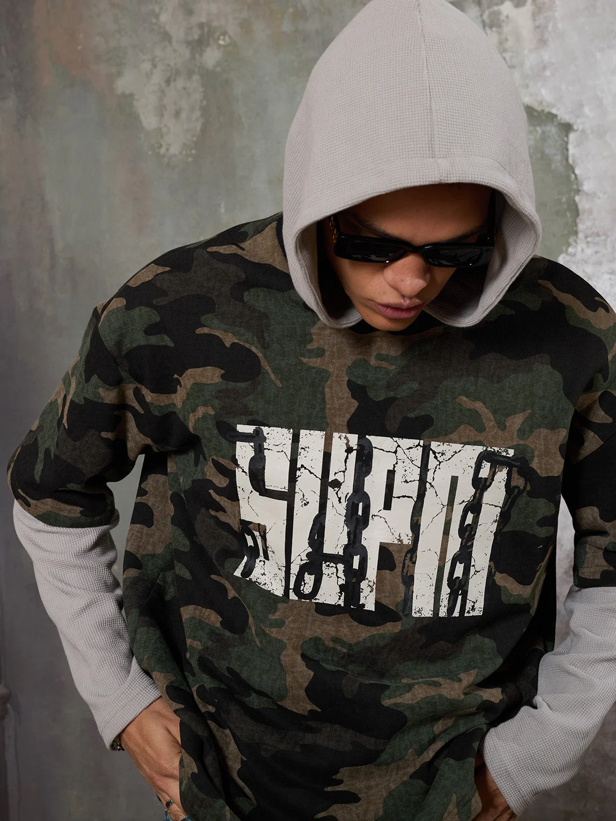 Street Camouflage Patchwork Faux Two-Piece Hooded Top - Image 3