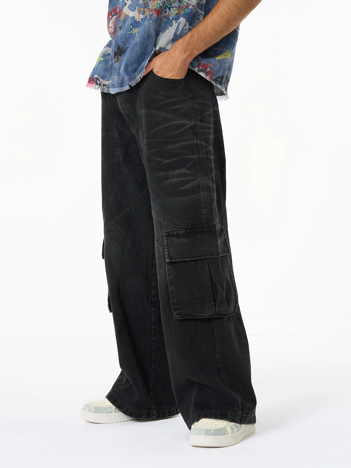 Washed Distressed Multi-Pocket Cargo Jeans - Image 3
