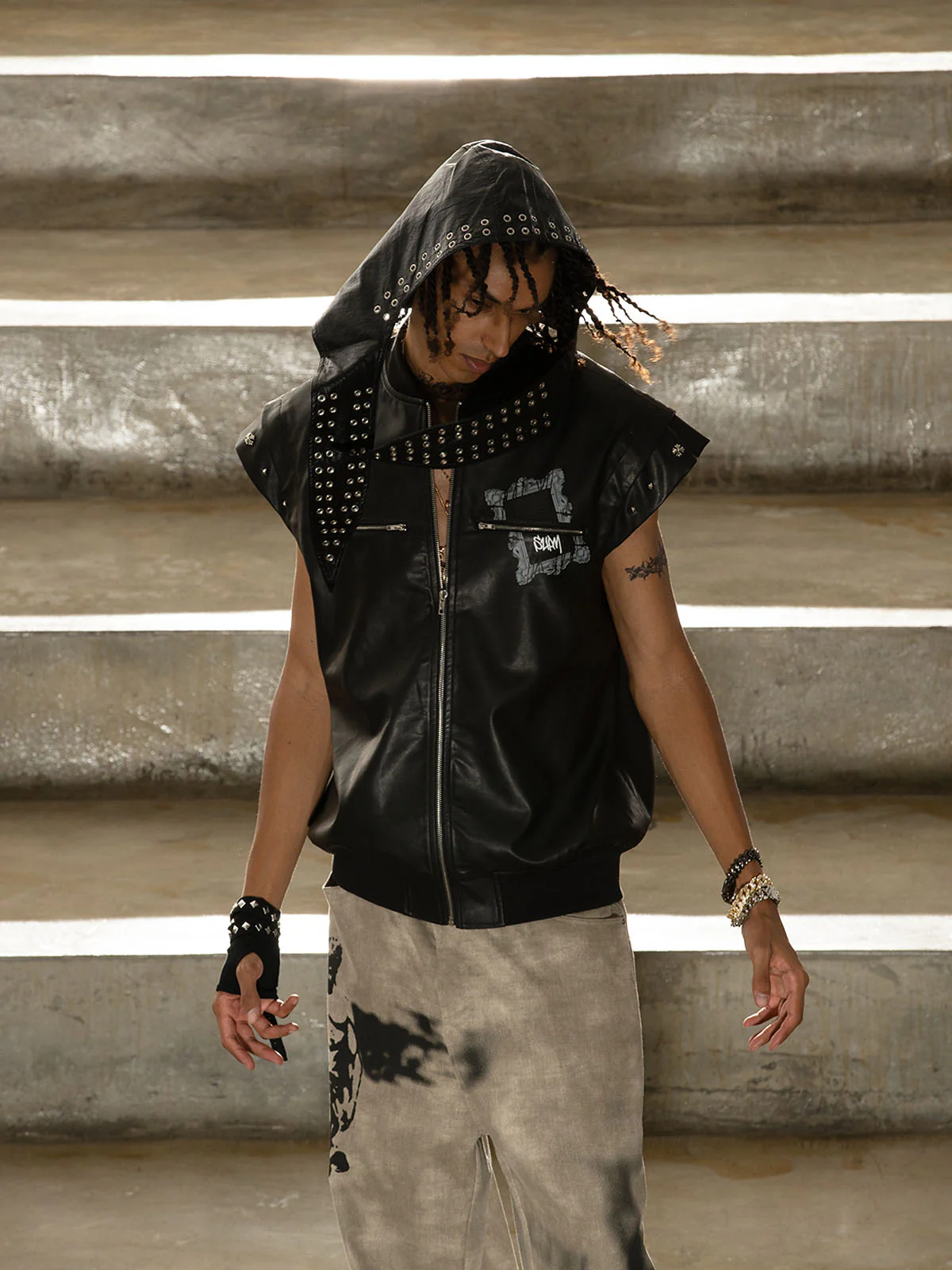 Thorn Destruction Frame Pattern Leather Vest - Image 5