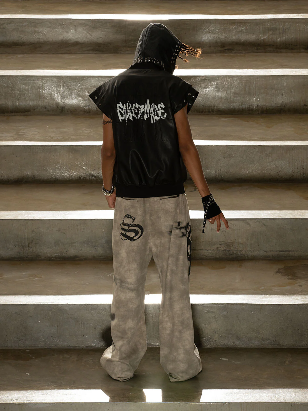 Thorn Destruction Frame Pattern Leather Vest - Image 9