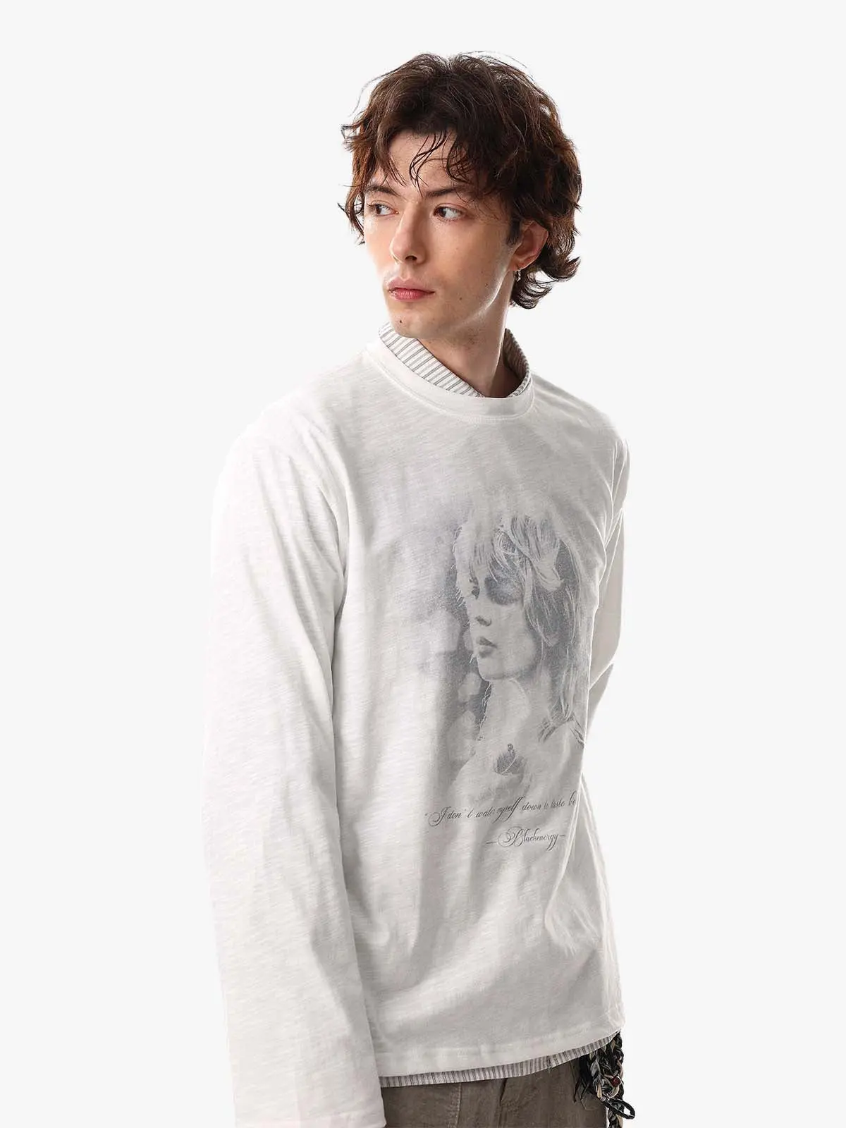 Vintage Portrait Graphic Long Sleeve T-Shirt - Image 3